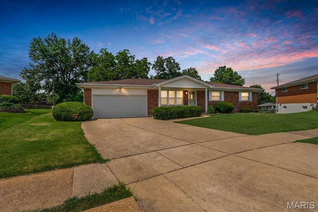 4661 Skyridge Court, St Louis, MO 63128