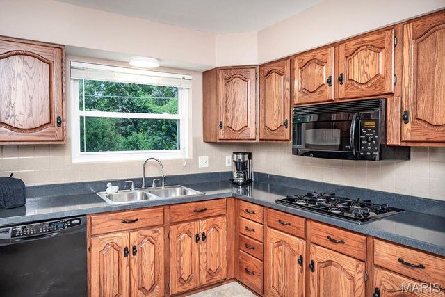 4661 Skyridge Court, St Louis, MO 63128
