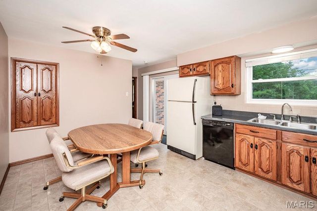 4661 Skyridge Court, St Louis, MO 63128
