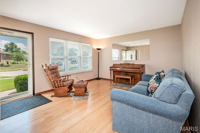 4661 Skyridge Court, St Louis, MO 63128