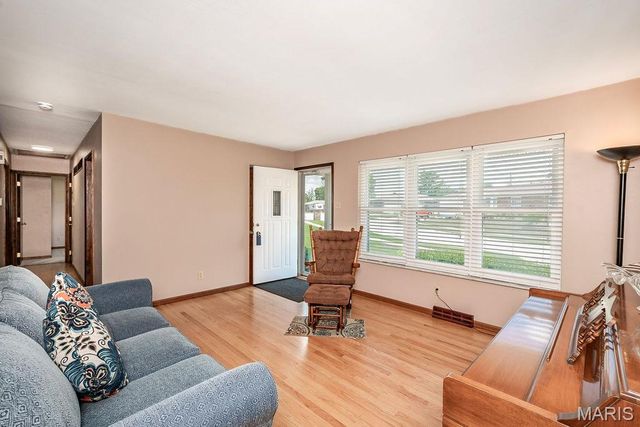 4661 Skyridge Court, St Louis, MO 63128