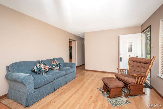 4661 Skyridge Court, St Louis, MO 63128