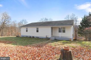 13 ORIOLE CIR, Berkeley Springs, WV 25411