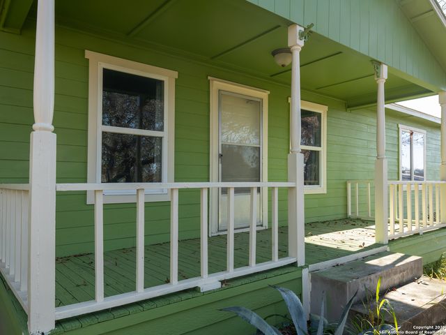 324 OAK LN, Poteet, TX 78065