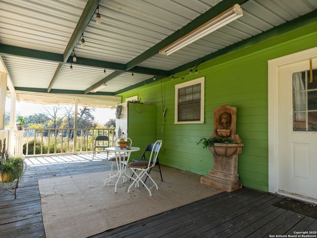 324 OAK LN, Poteet, TX 78065