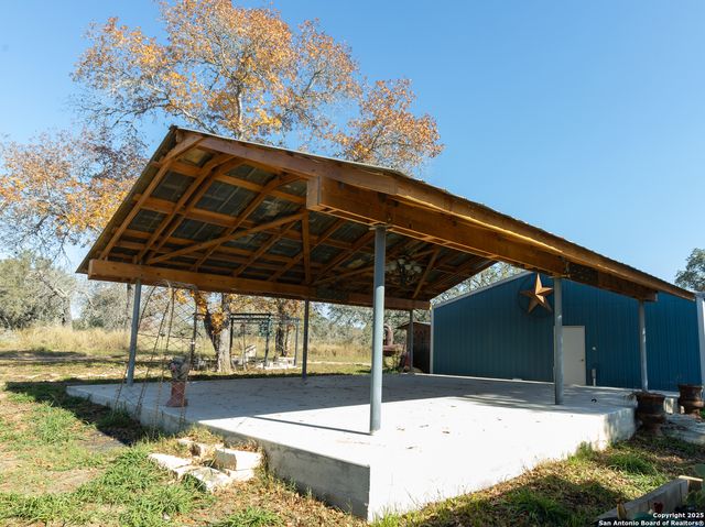 324 OAK LN, Poteet, TX 78065