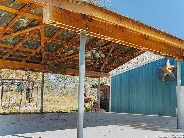 324 OAK LN, Poteet, TX 78065