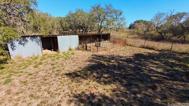 324 OAK LN, Poteet, TX 78065