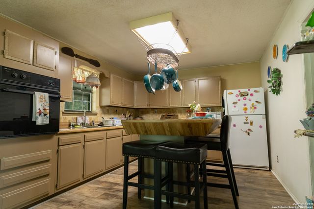 324 OAK LN, Poteet, TX 78065