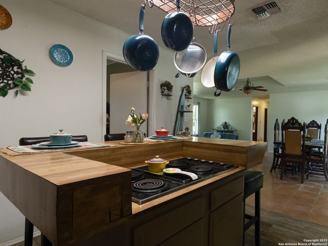 324 OAK LN, Poteet, TX 78065