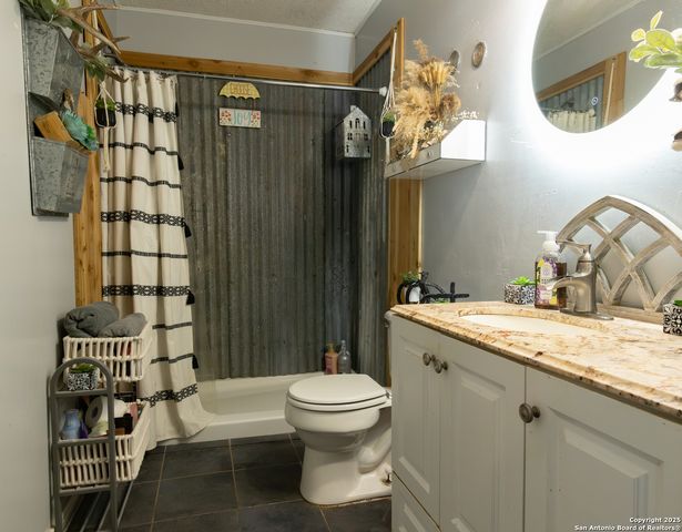 324 OAK LN, Poteet, TX 78065