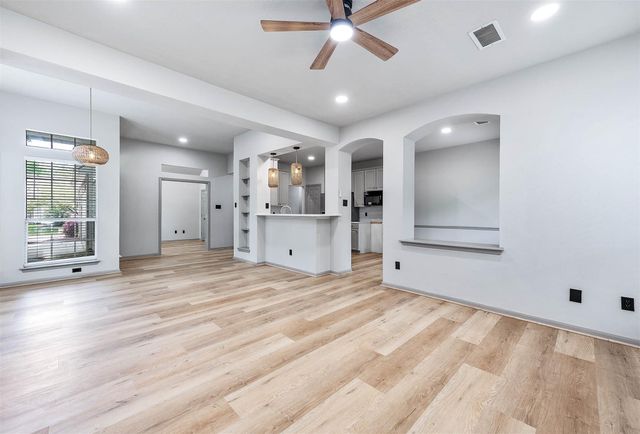 83 S Spiral Vine Circle, The Woodlands, TX 77381