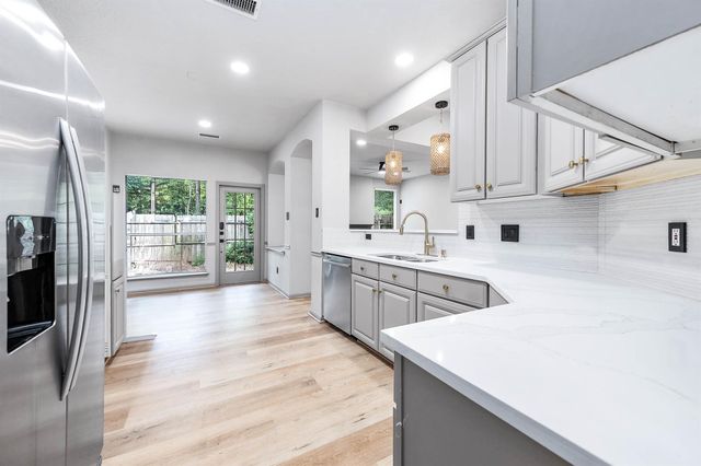 83 S Spiral Vine Circle, The Woodlands, TX 77381