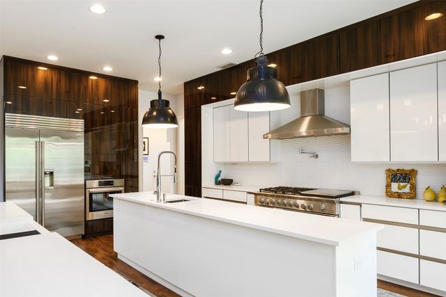 3817 Meadowdale Lane, Dallas, TX 75229