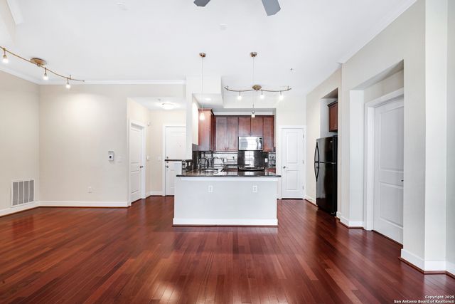 7342 Oak Manor Dr Apt 1304, San Antonio, TX 78229