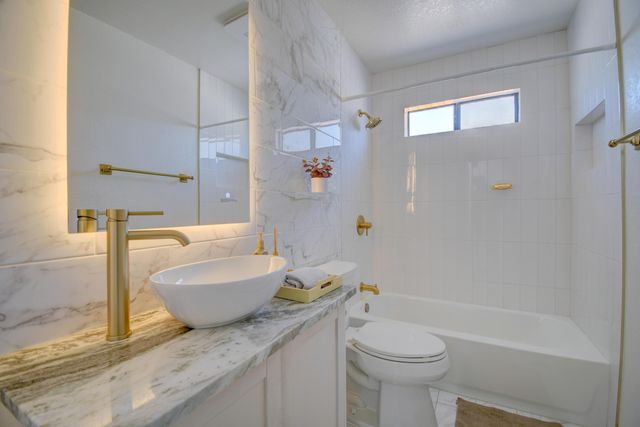 1820 Rosewood Avenue NW, Albuquerque, NM 87120
