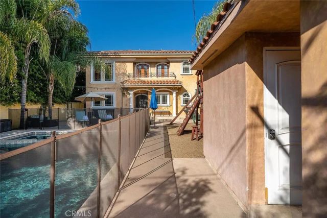 15014 Valleyheart, Sherman Oaks, CA 91403