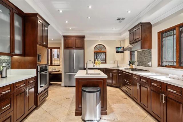 15014 Valleyheart, Sherman Oaks, CA 91403