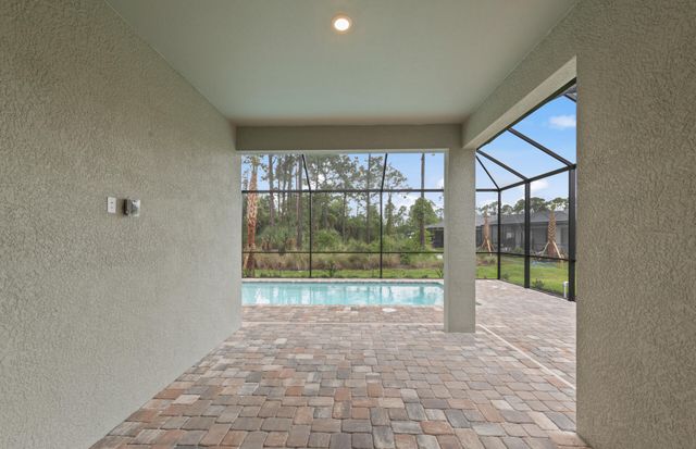 2107 Freemont Drive, Naples, FL 34120