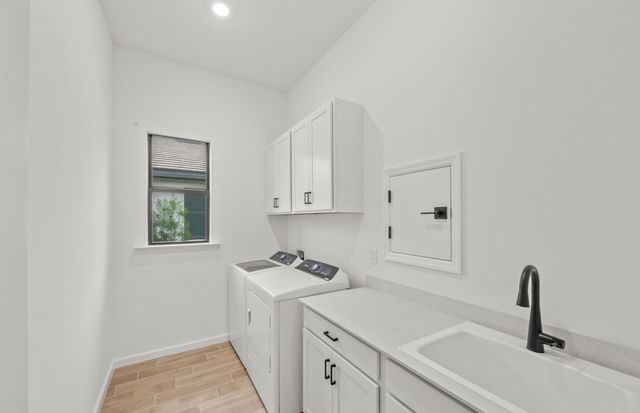 2107 Freemont Drive, Naples, FL 34120