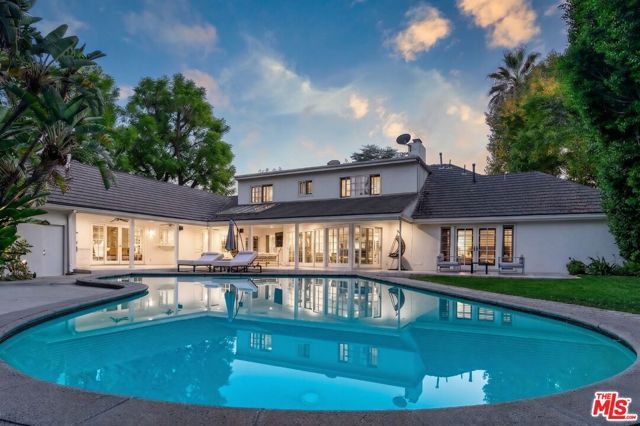 15405 Valley Vista Boulevard, Sherman Oaks, CA 91403