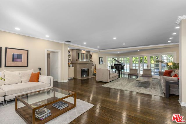 15405 Valley Vista Boulevard, Sherman Oaks, CA 91403