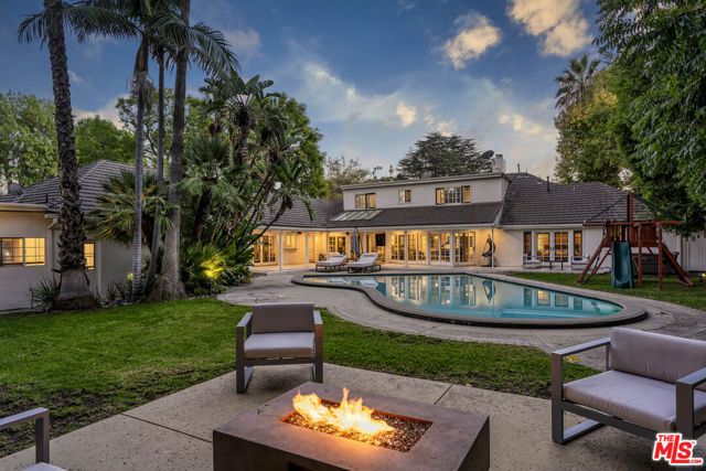 15405 Valley Vista Boulevard, Sherman Oaks, CA 91403