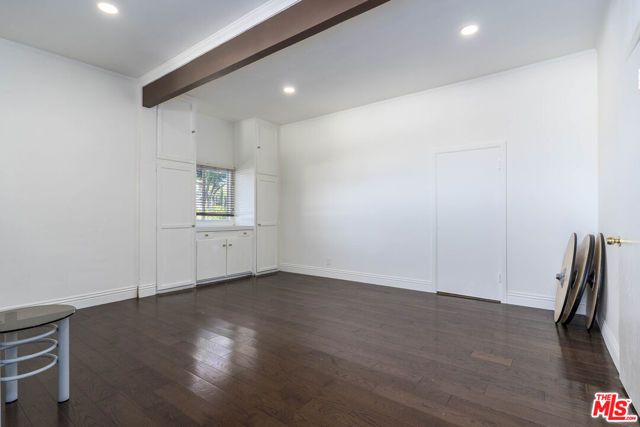 15405 Valley Vista Boulevard, Sherman Oaks, CA 91403