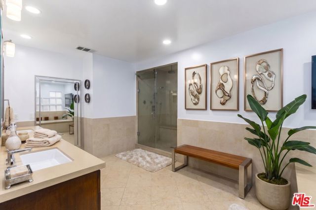 15405 Valley Vista Boulevard, Sherman Oaks, CA 91403