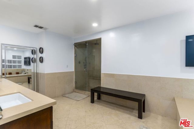 15405 Valley Vista Boulevard, Sherman Oaks, CA 91403
