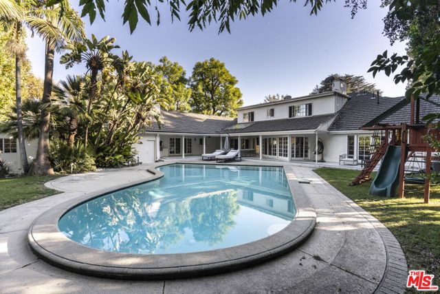 15405 Valley Vista Boulevard, Sherman Oaks, CA 91403