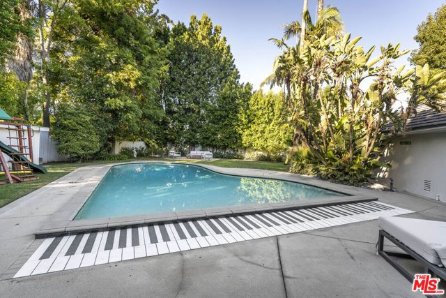 15405 Valley Vista Boulevard, Sherman Oaks, CA 91403