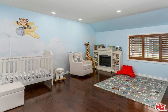 15405 Valley Vista Boulevard, Sherman Oaks, CA 91403