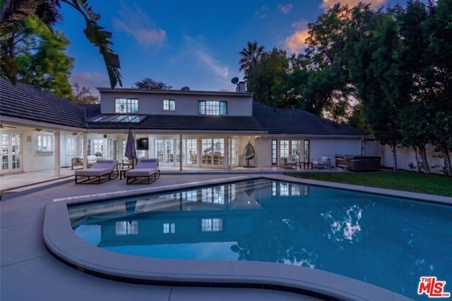 15405 Valley Vista Boulevard, Sherman Oaks, CA 91403