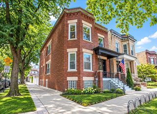 3657 N Hermitage Avenue, Chicago, IL 60613
