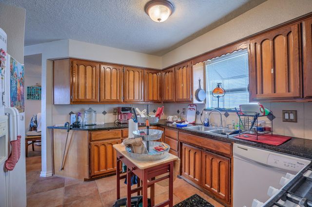 7409 Carson Trail NW, Albuquerque, NM 87120