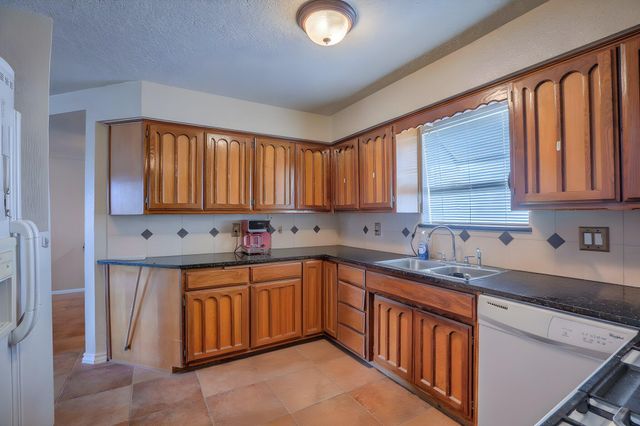 7409 Carson Trail NW, Albuquerque, NM 87120
