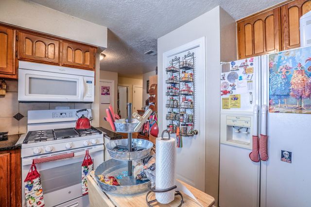 7409 Carson Trail NW, Albuquerque, NM 87120