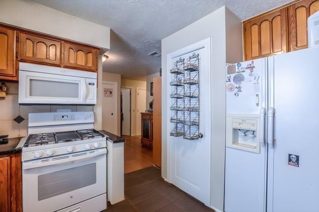 7409 Carson Trail NW, Albuquerque, NM 87120