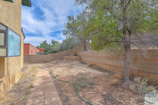 7409 Carson Trail NW, Albuquerque, NM 87120