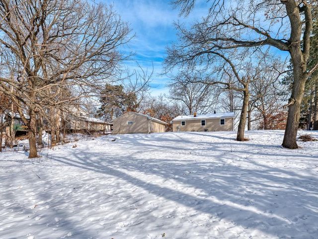 4213 Oakcrest Drive, Vadnais Heights, MN 55127