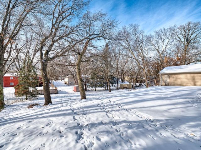 4213 Oakcrest Drive, Vadnais Heights, MN 55127