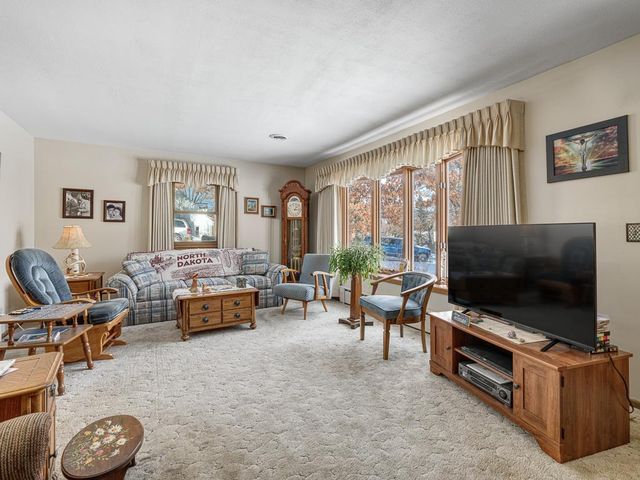 4213 Oakcrest Drive, Vadnais Heights, MN 55127