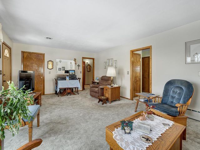 4213 Oakcrest Drive, Vadnais Heights, MN 55127