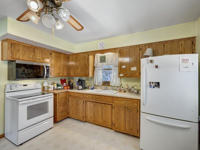 4213 Oakcrest Drive, Vadnais Heights, MN 55127
