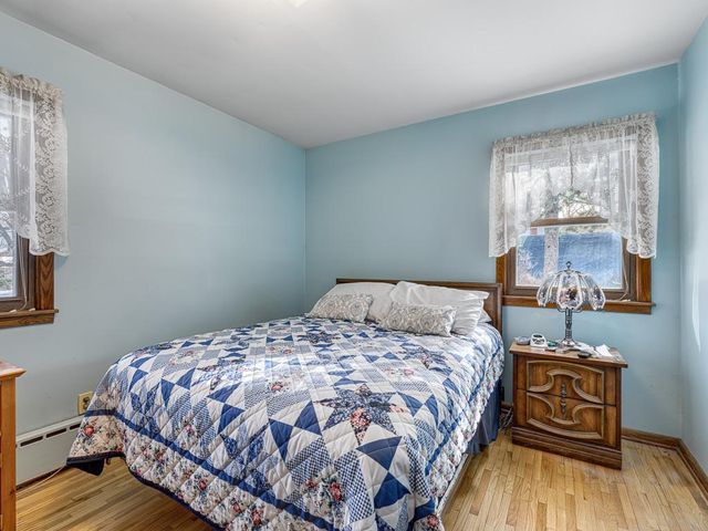 4213 Oakcrest Drive, Vadnais Heights, MN 55127