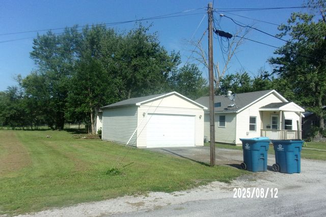 110 N Mansfield Avenue, Milford, IL 60953