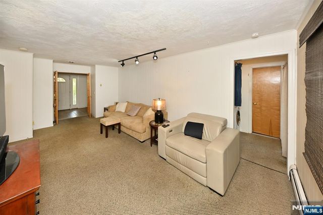 15 Carter Street, Norwood, NJ 07648