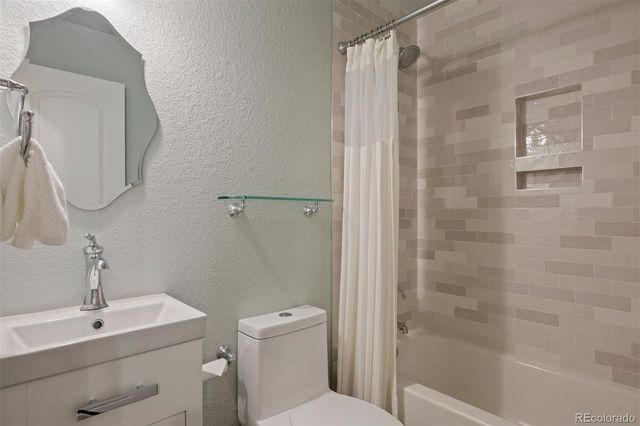 5704 Jasper Pointe Circle, Castle Rock, CO 80108
