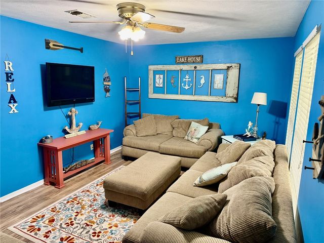 712 Tanglewood Drive, Somerville, TX 77879